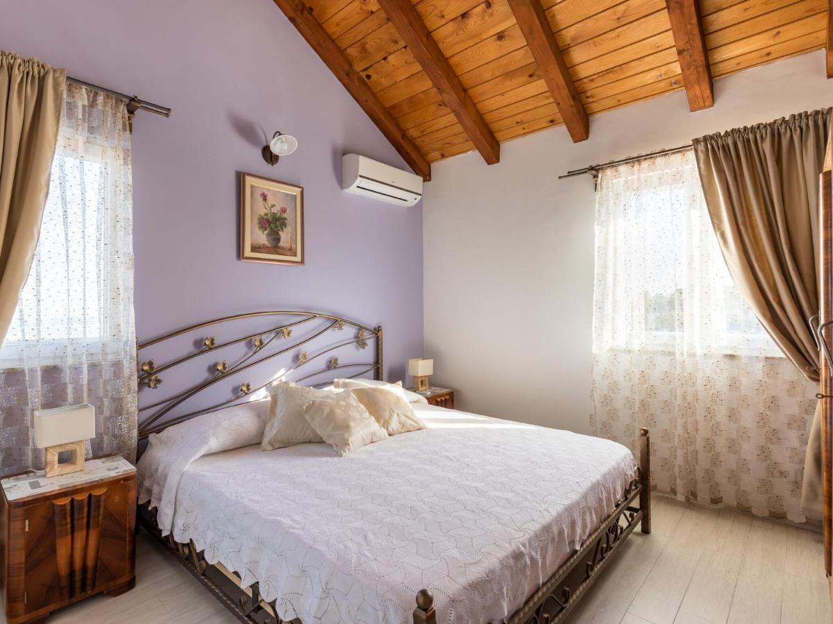 Luxurious Villa In Selca With Pool Bagian luar foto
